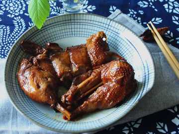 五香酱油鸭：香酥入味的鸭子