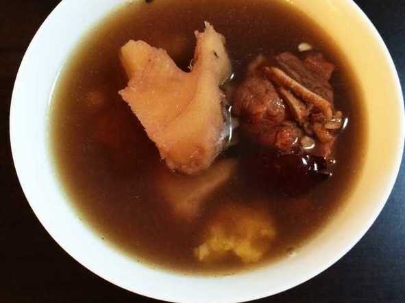 粉葛煲鯽魚湯