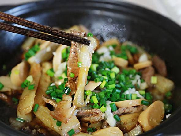 鸡肉肠五香花腩茄子煲