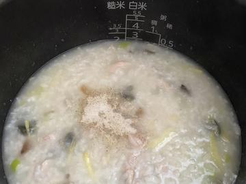 皮蛋瘦肉粥（电饭锅版）