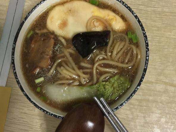 麻辣酸鸡蛋排骨面