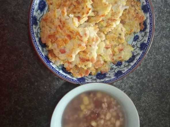 今日宝宝早餐食谱：土豆藕鸡蛋饼+杂豆粥