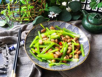 花生米拌芹菜