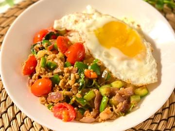 春日露营饭盒便当《泰式打抛猪肉饭》