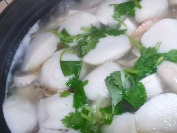 砂锅鱼丸豆腐菌菇汤