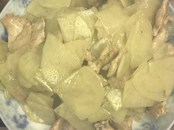 土豆片炒鸡肉