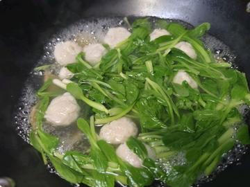 青鱼丸鸡毛菜汤