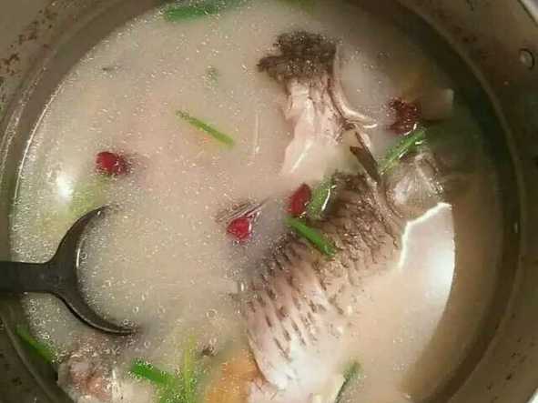 鲫鱼豆腐汤