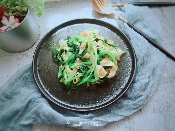 鸡毛菜炒豆皮 春天的气息