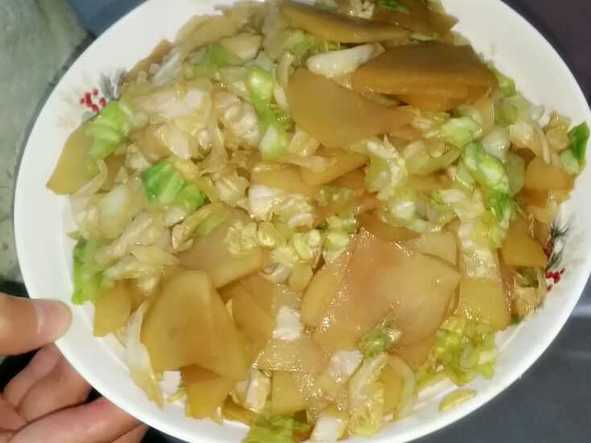 土豆片炒圆白菜