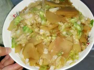 土豆片炒圆白菜