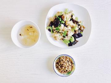 苦瓜双耳鸡肉冻豆腐一养生午餐