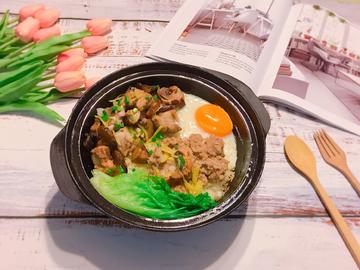 咸鱼肉饼排骨煲仔饭