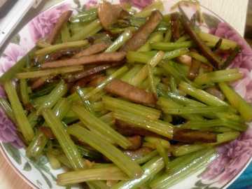 芹菜炒茶干（豆干）