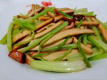 芹菜炒香干