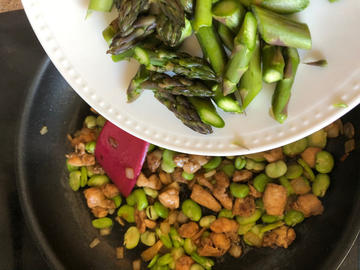 下饭神器-沙茶蚕豆芦笋鸡丁做法步骤图解5